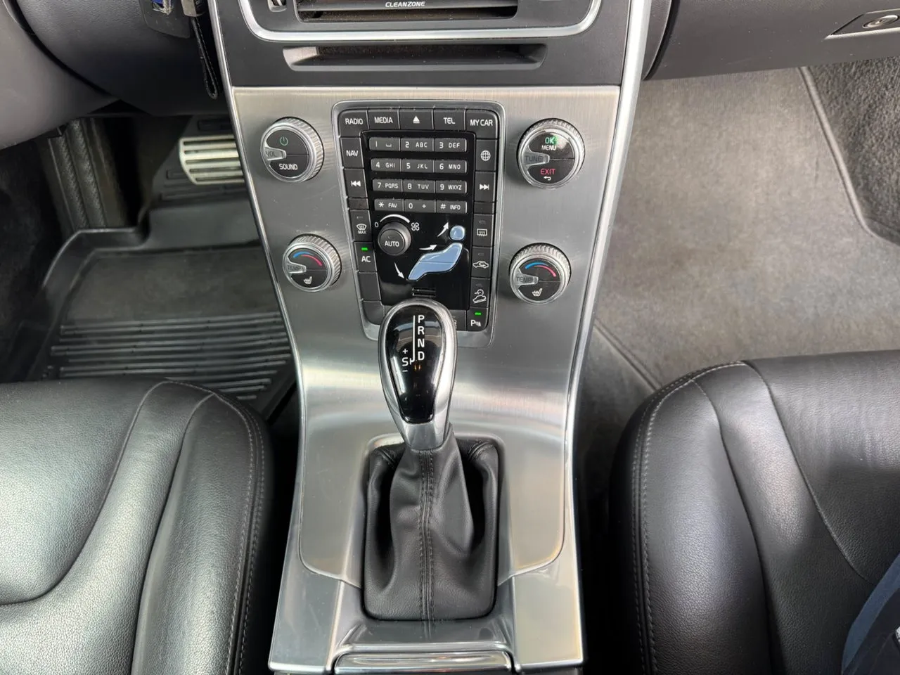 Vehicle image 14