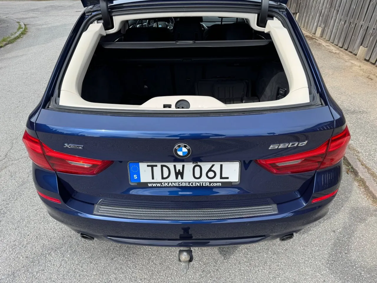Vehicle image 18