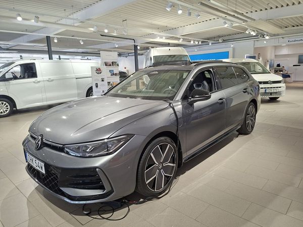 Volkswagen Passat Variant eHybrid 272 DSG6 R-Line Drag/Värmare - 2026