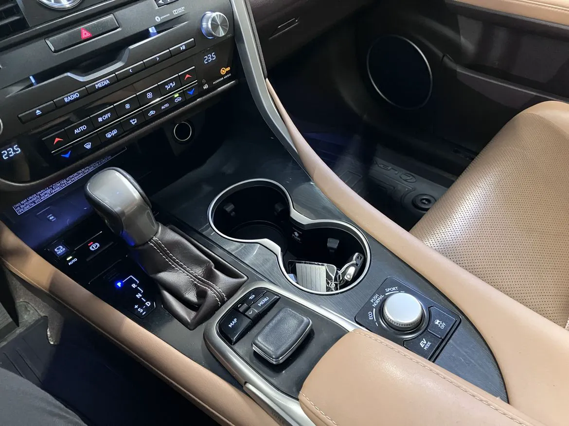 Vehicle image 16