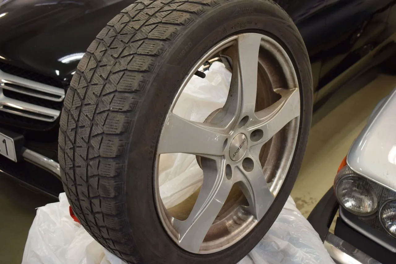 Vehicle image 13