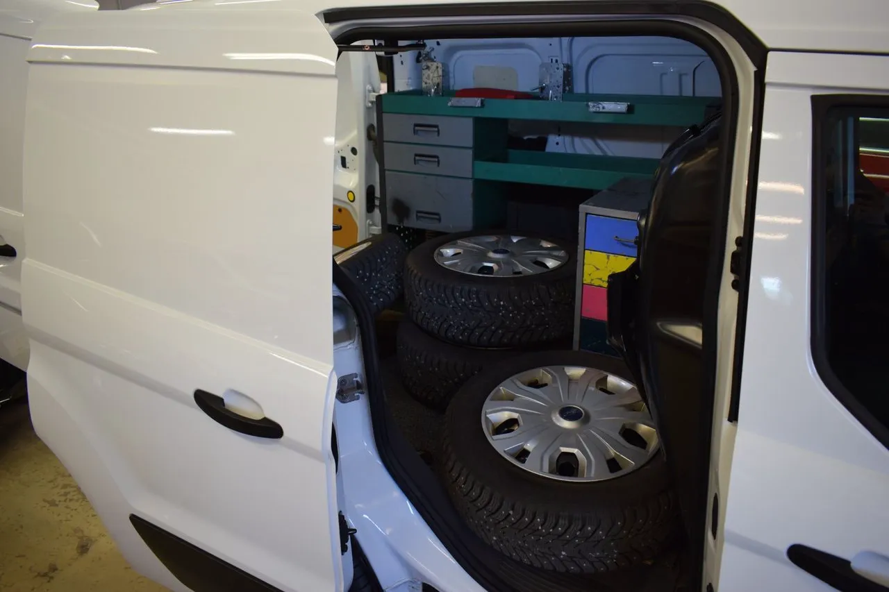Vehicle image 13