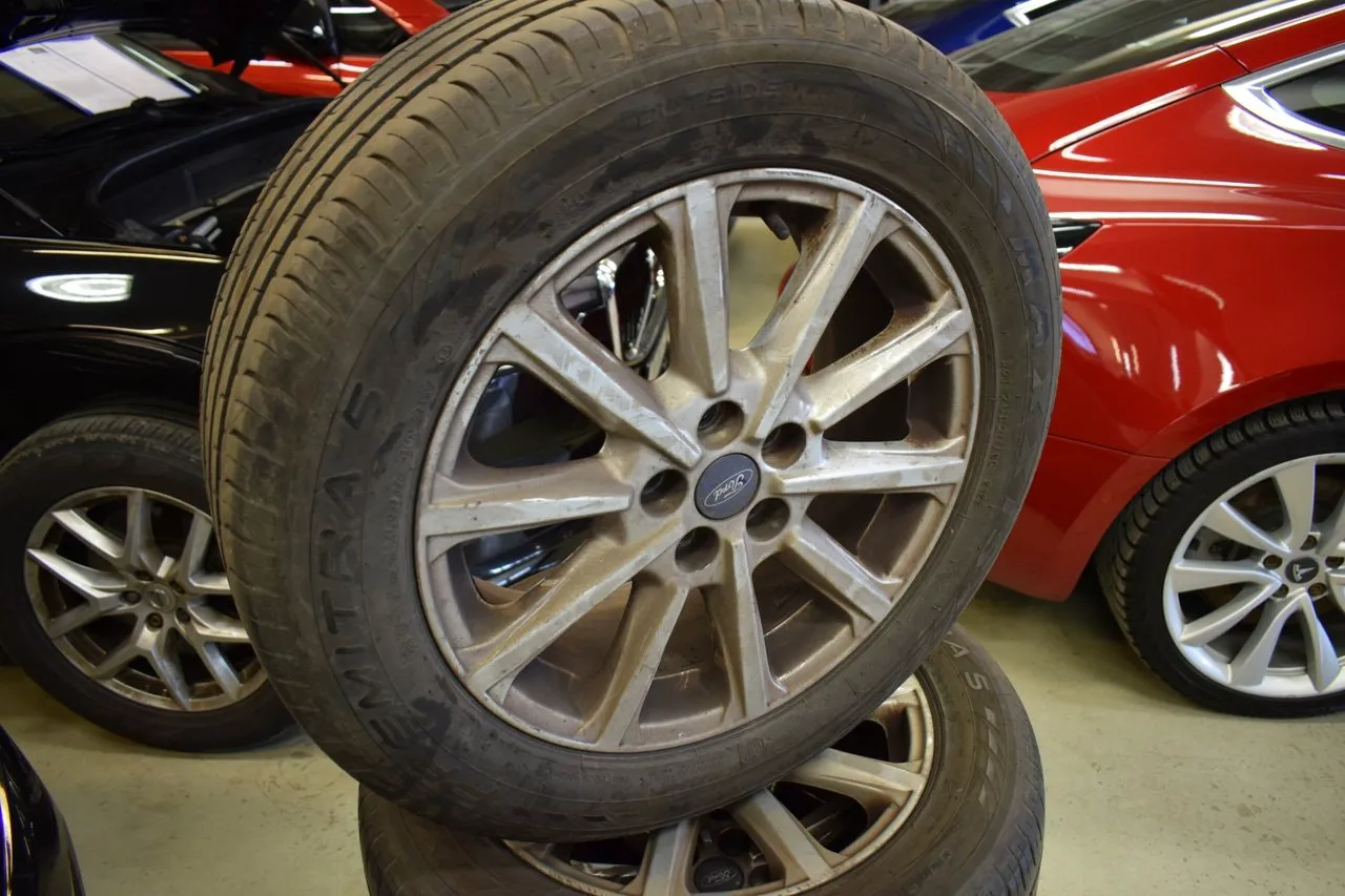 Vehicle image 20