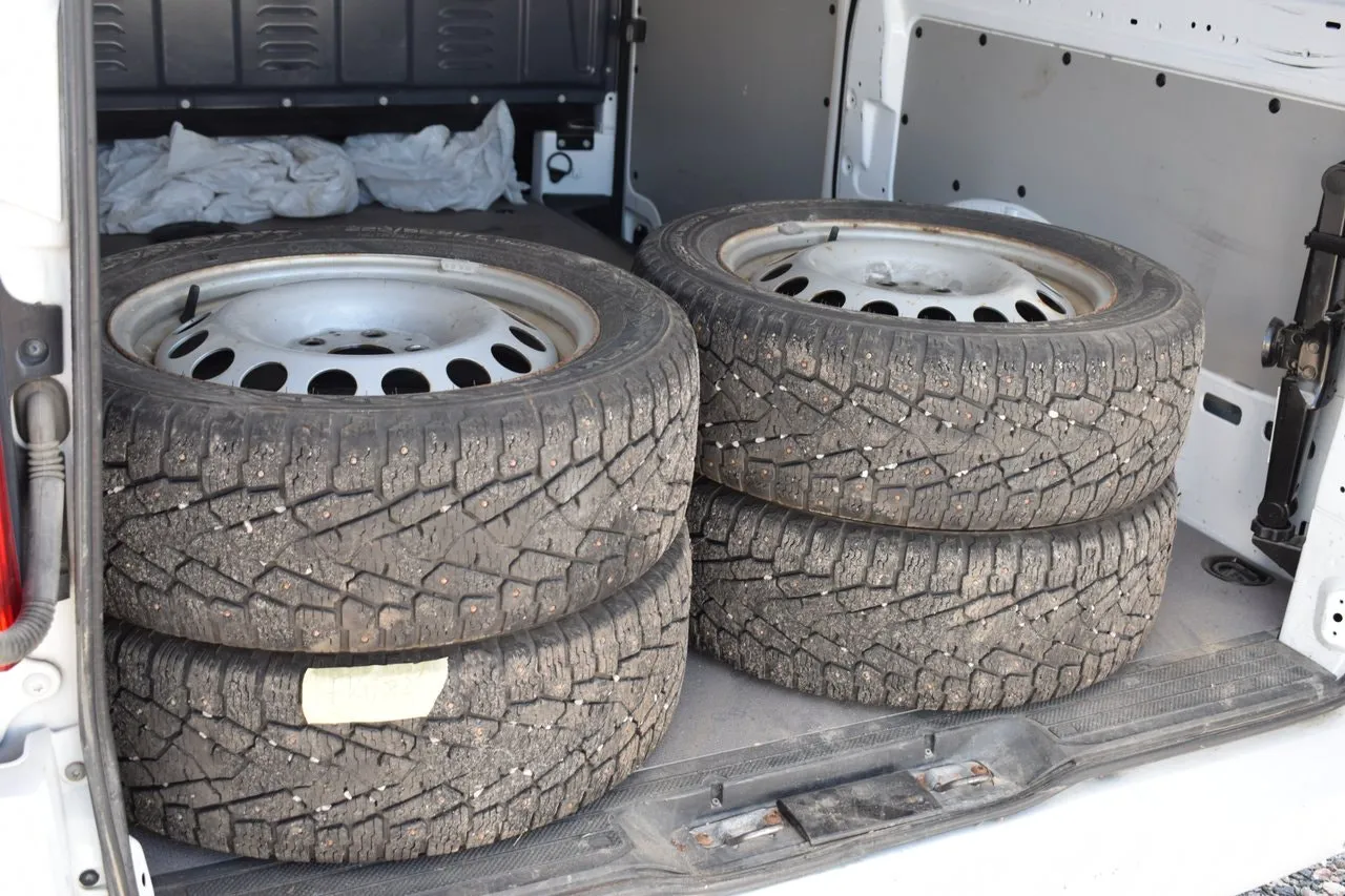 Vehicle image 11