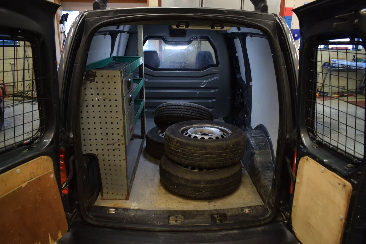 Vehicle image 11