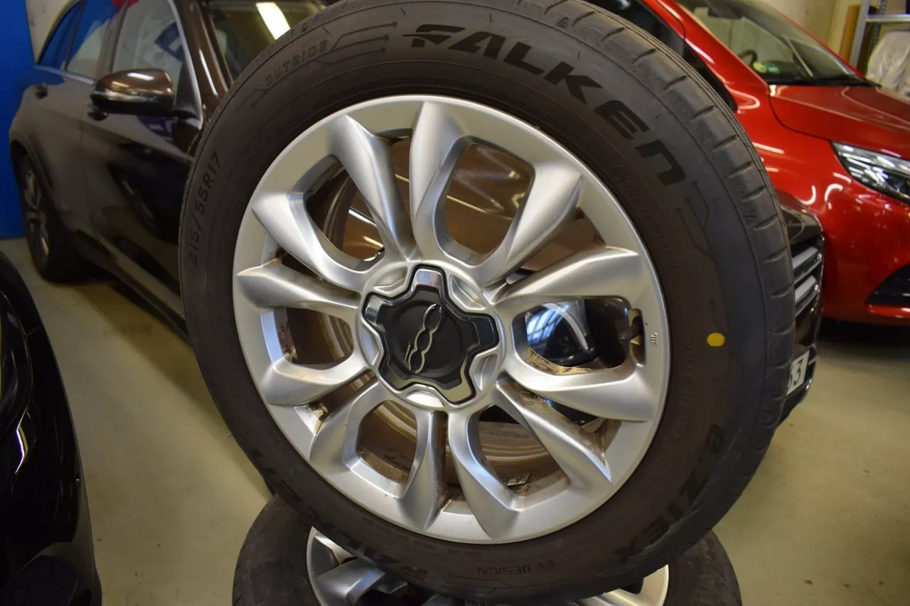 Vehicle image 14