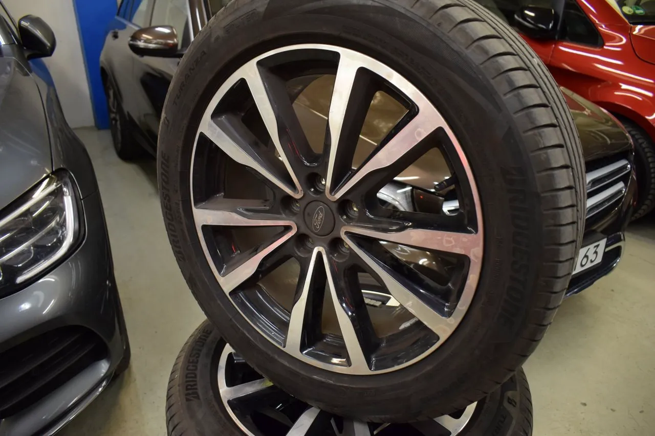 Vehicle image 20