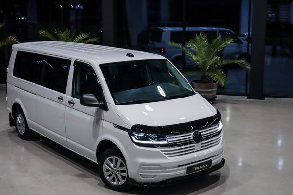 Volkswagen Caravelle LÅNG TDI 4M DSG P-VÄRMARE KAMERA DUBBLA DÖRRAR 9-SITS - 2021