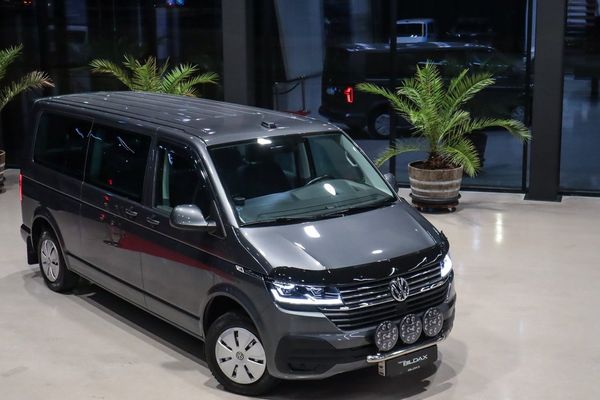 Volkswagen Caravelle LÅNG 2.0 TDI DSG DUBBLA DÖRRAR NAVI KAMERA DRAG 8-SITS - 2023