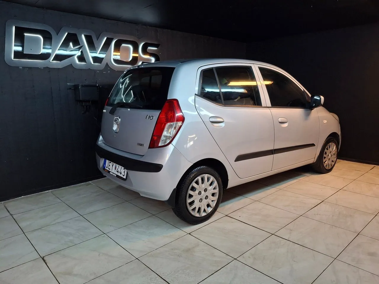 Vehicle image 6