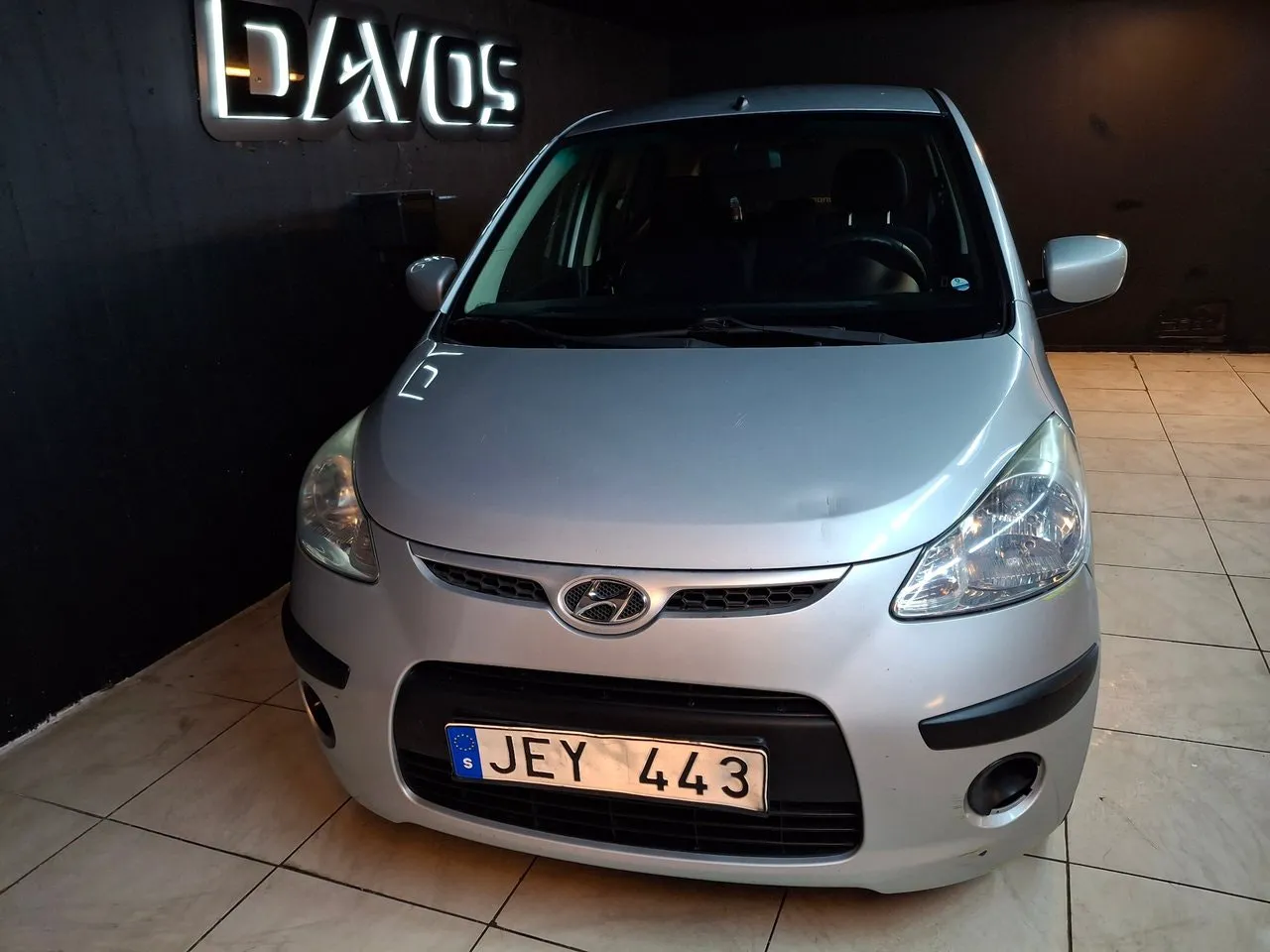 Vehicle image 5