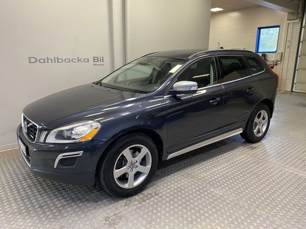 Volvo XC60 D5 AWD Geartronic R-Design / Nyservad - 2013