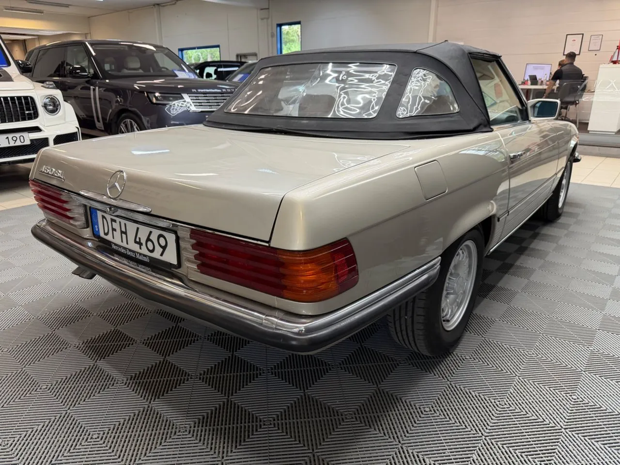 Vehicle image 4