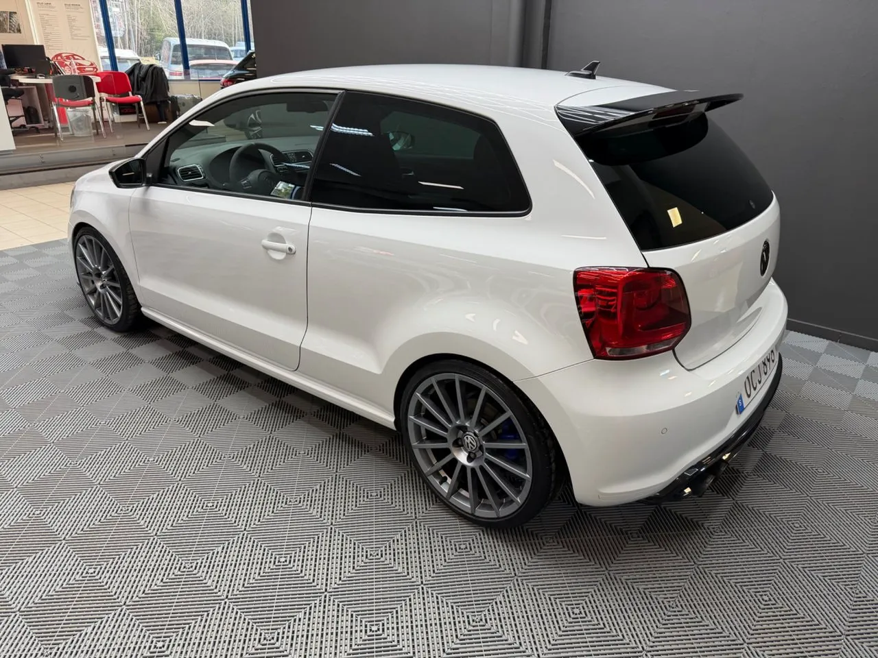 Vehicle image 3