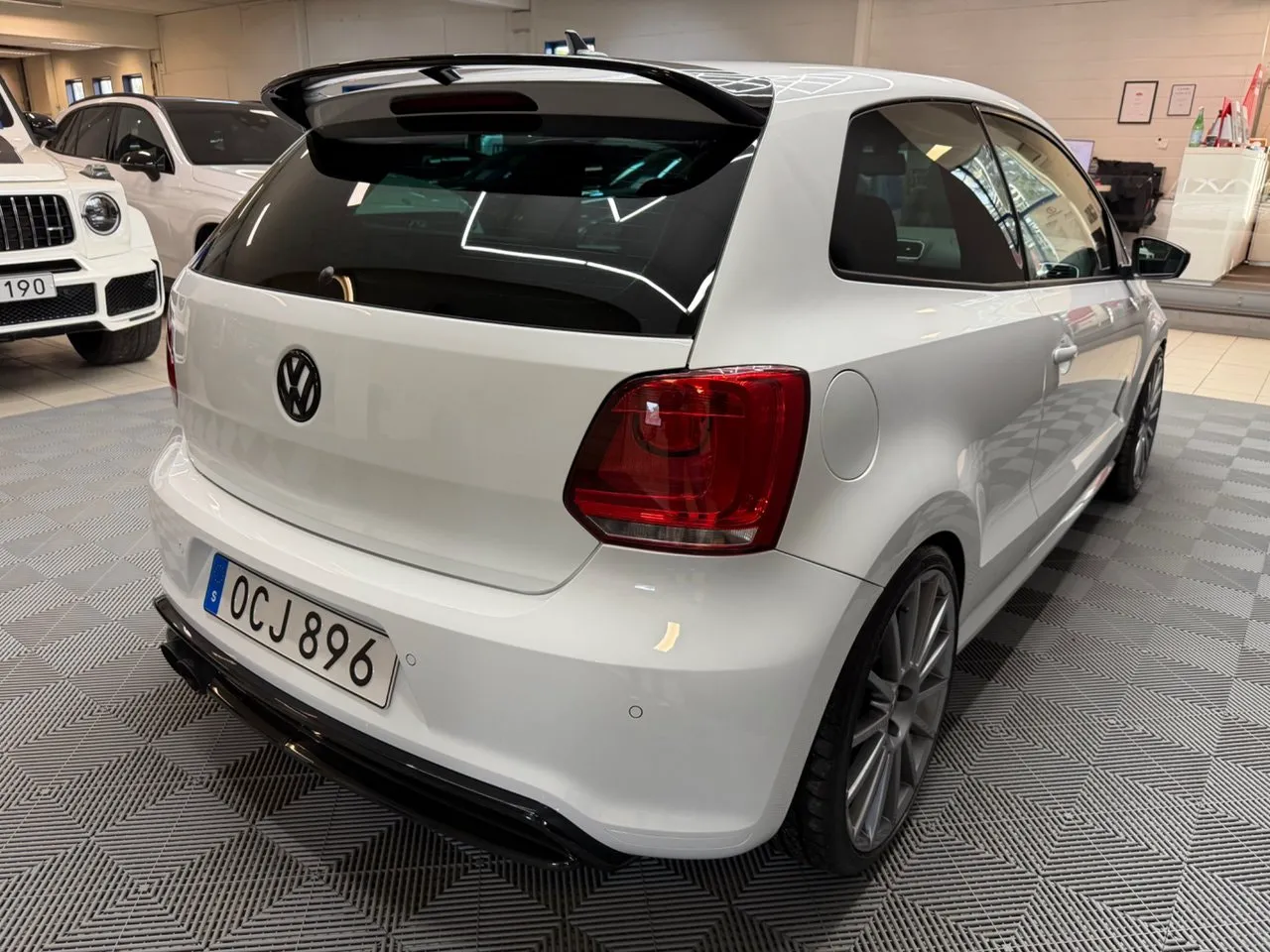 Vehicle image 4