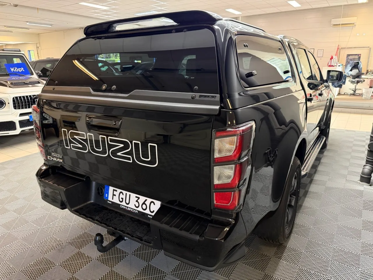 Vehicle image 4