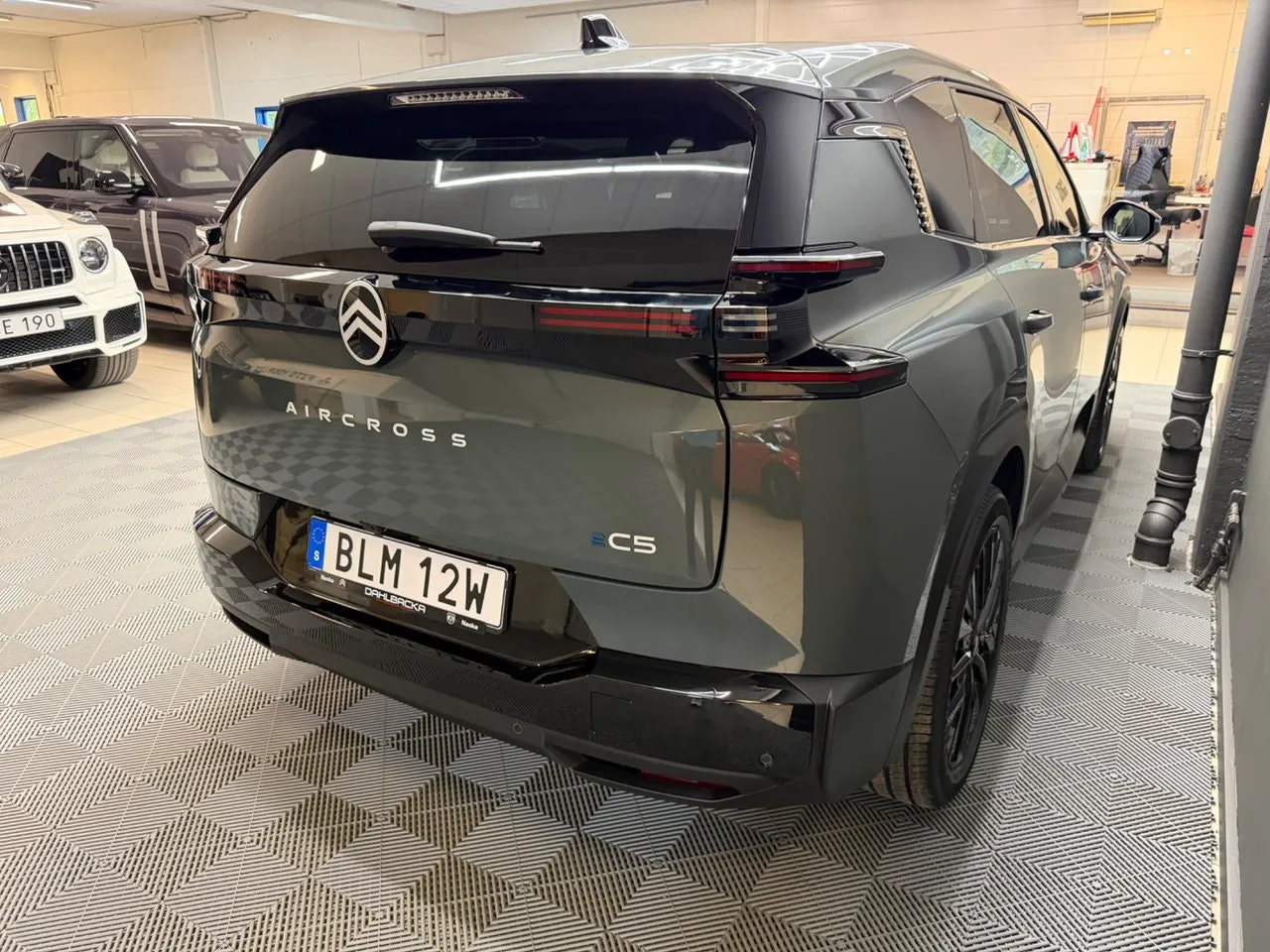 Vehicle image 4