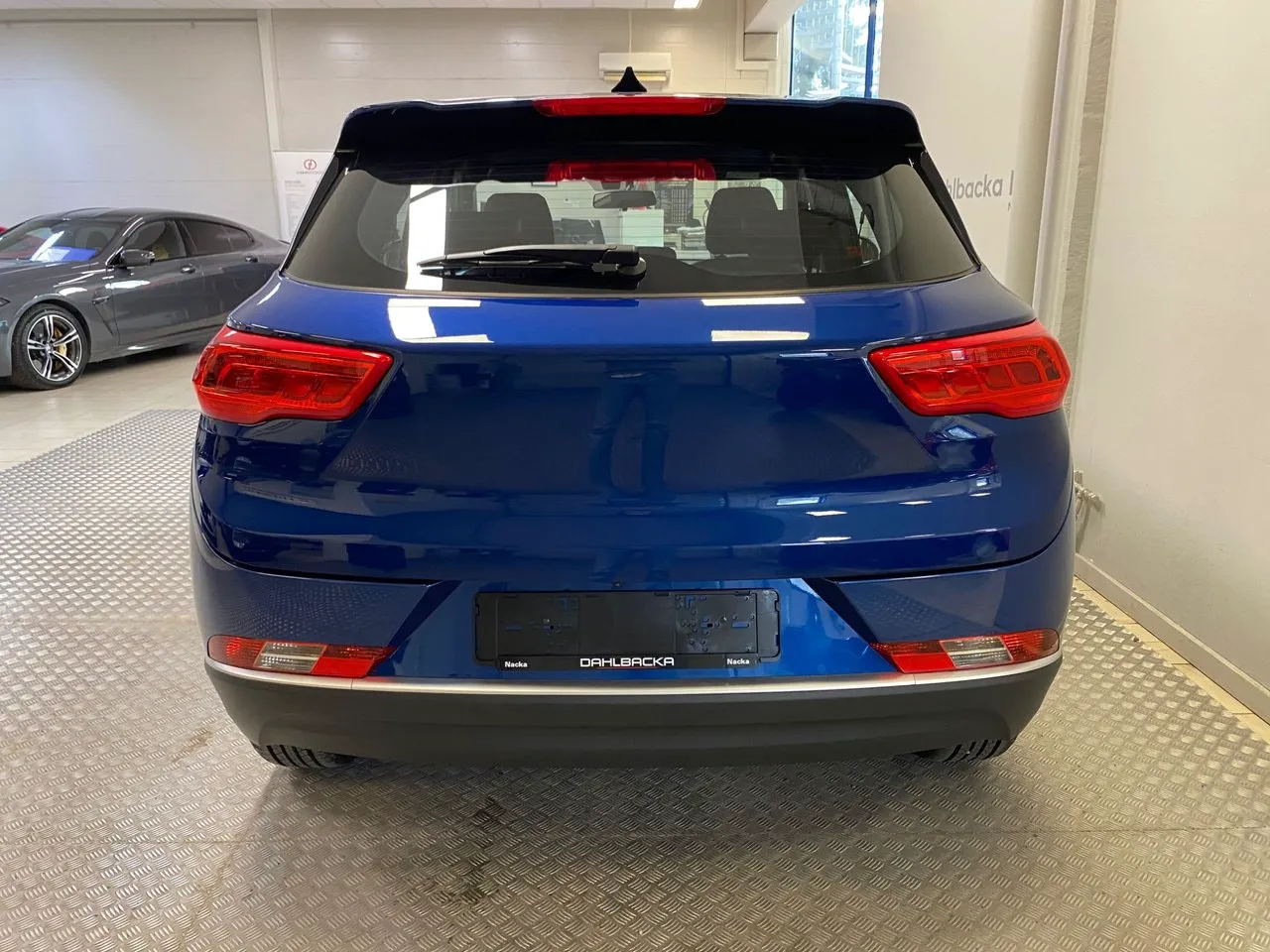 Vehicle image 4
