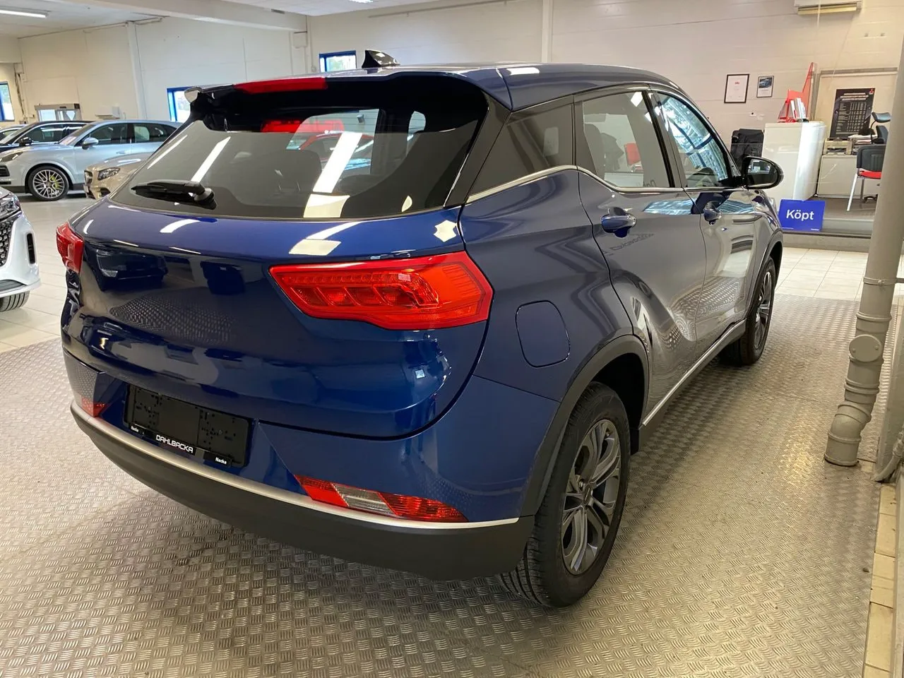 Vehicle image 5