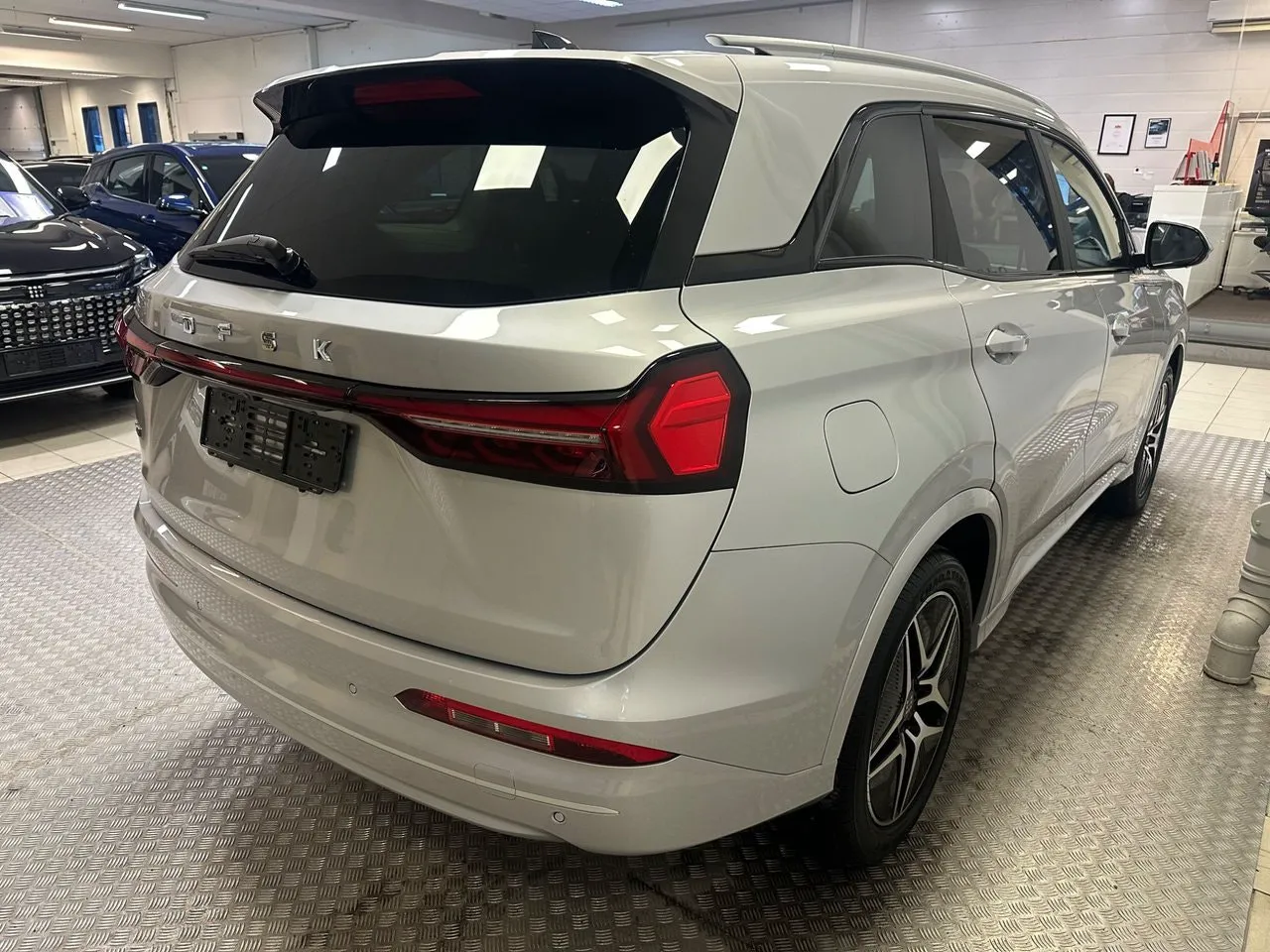 Vehicle image 3
