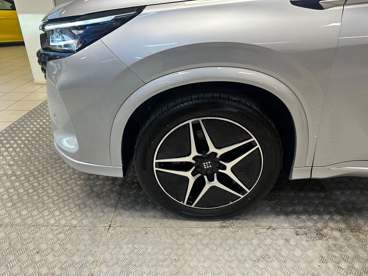 Vehicle image 5