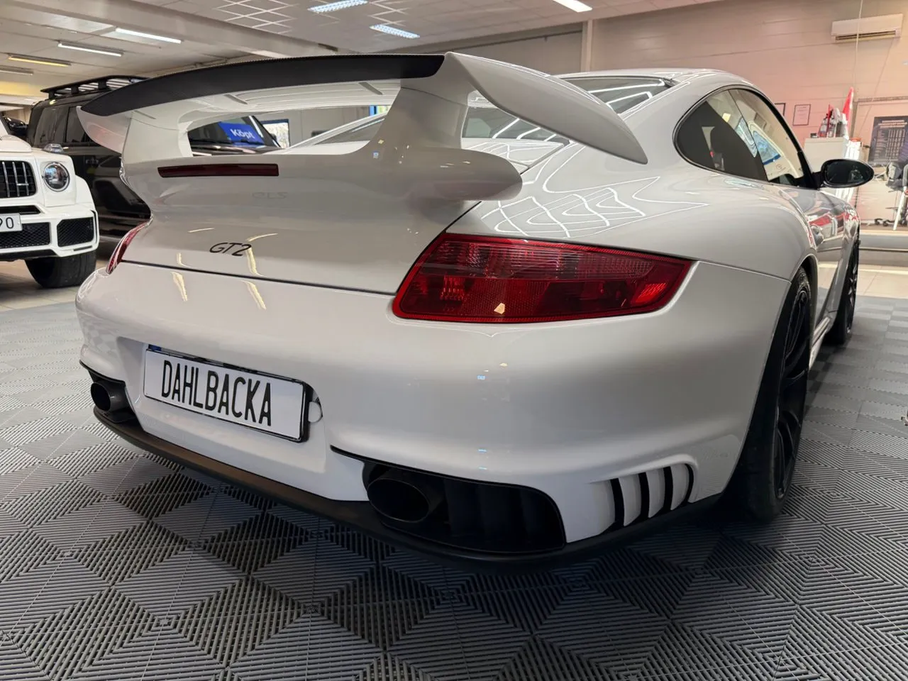 Vehicle image 6