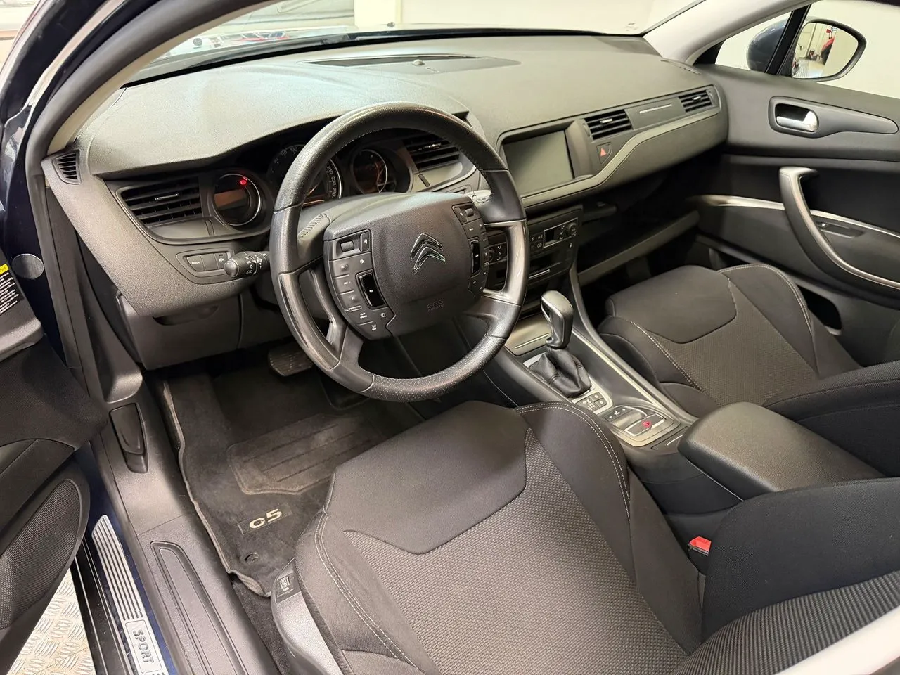 Vehicle image 5