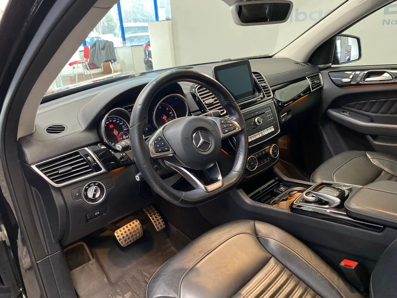 Vehicle image 6