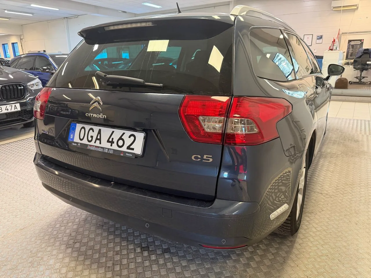 Vehicle image 4