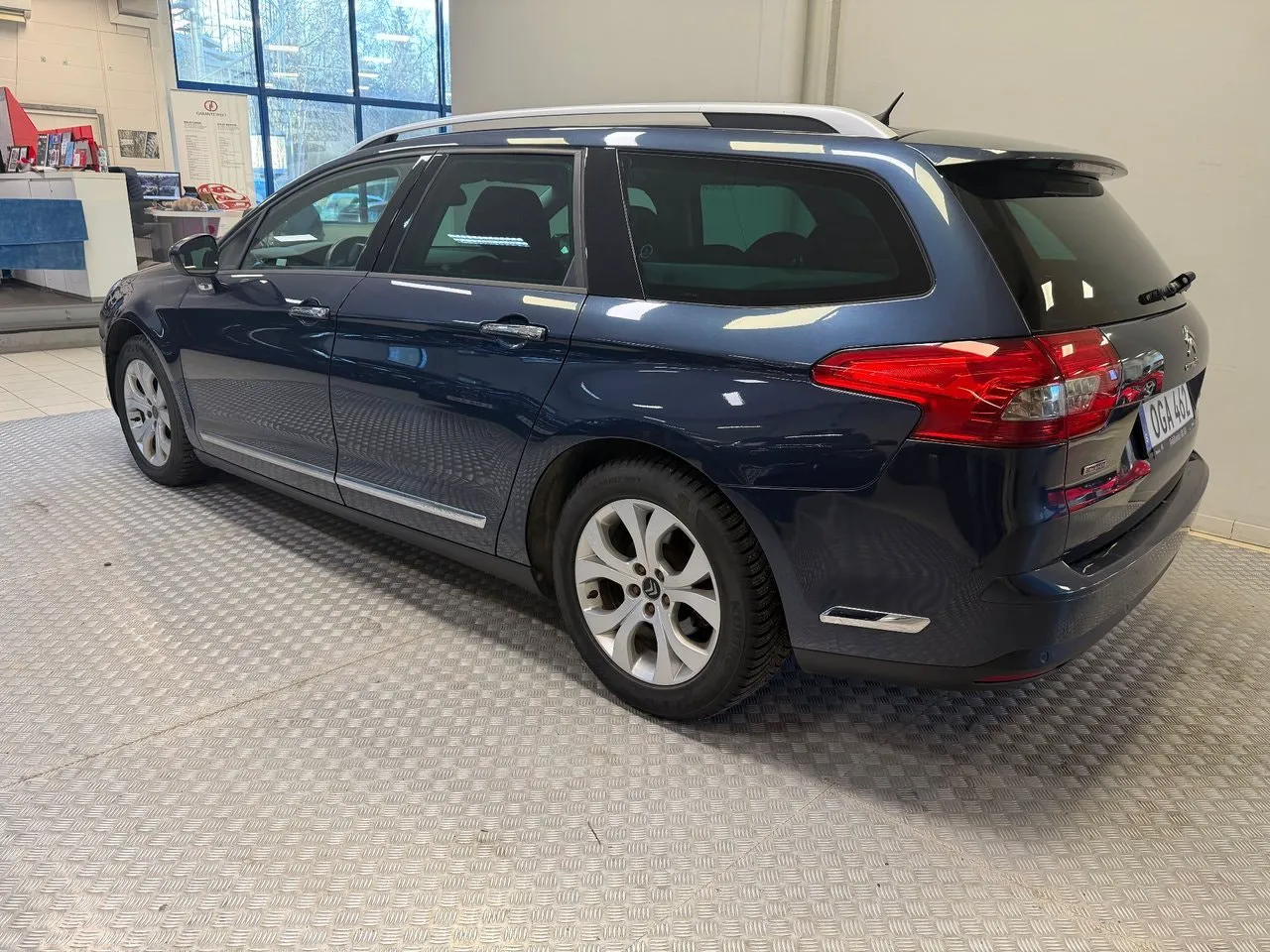 Vehicle image 3