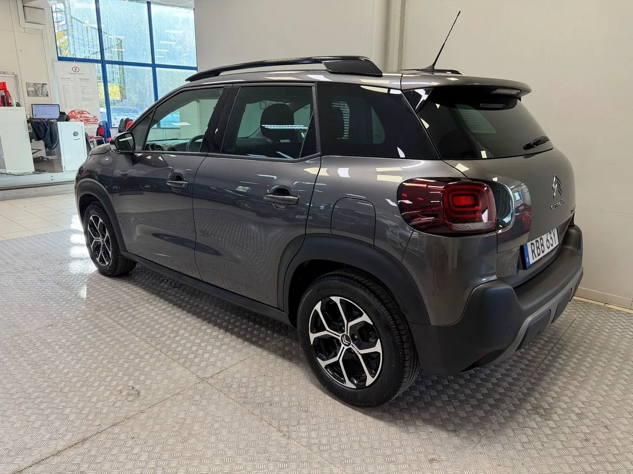 Vehicle image 3