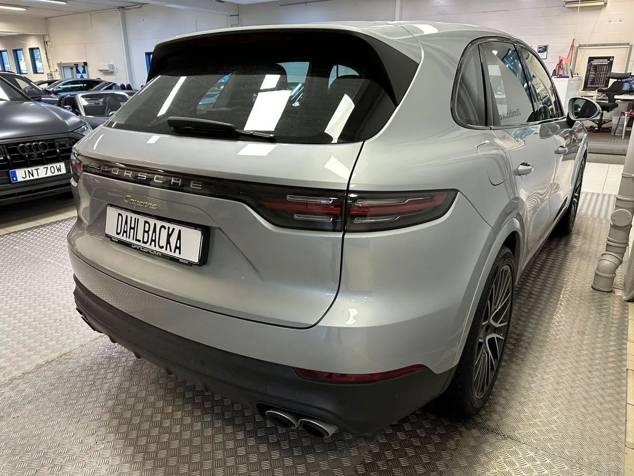 Vehicle image 5