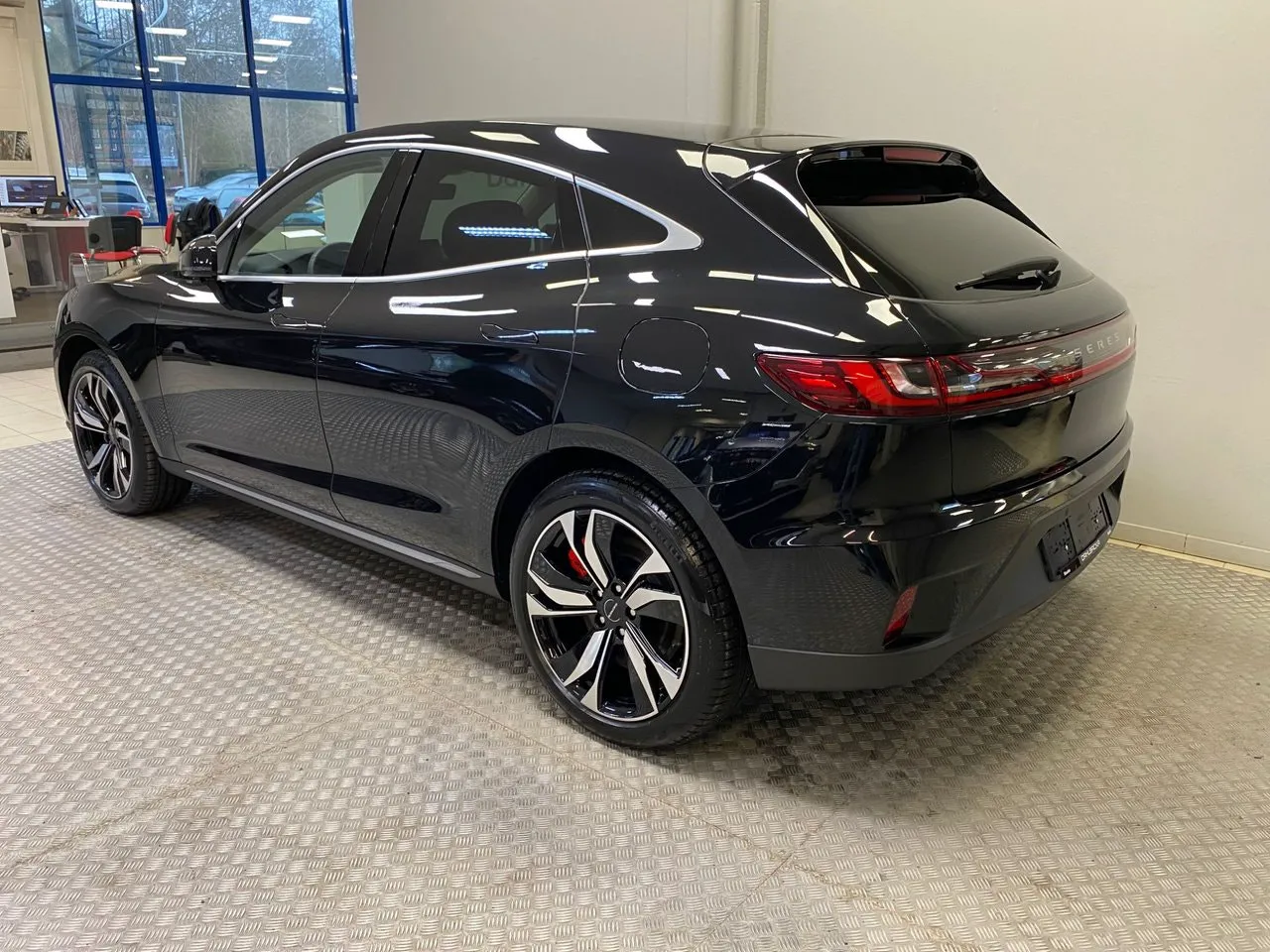 Vehicle image 4