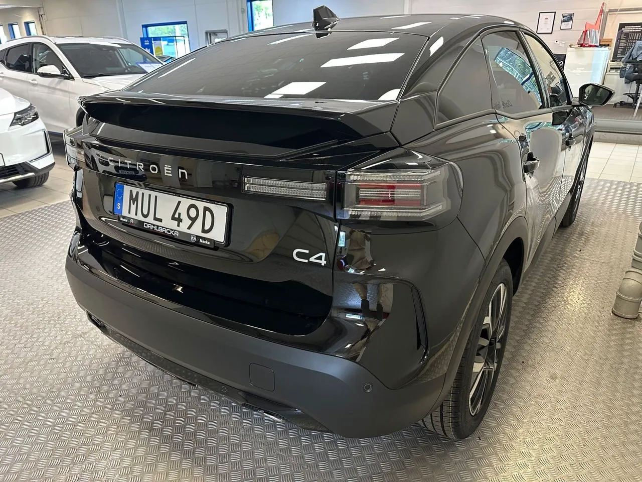 Vehicle image 4