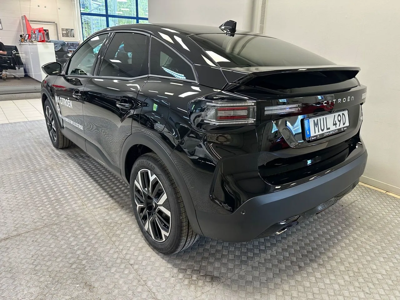 Vehicle image 3