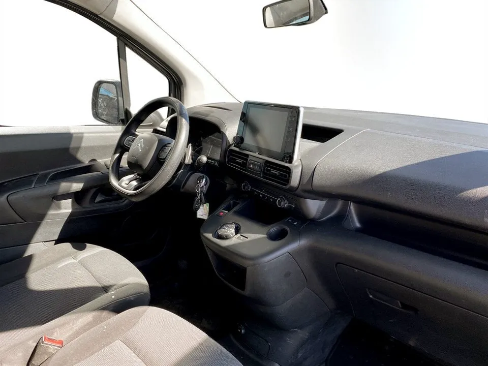 Vehicle image 14