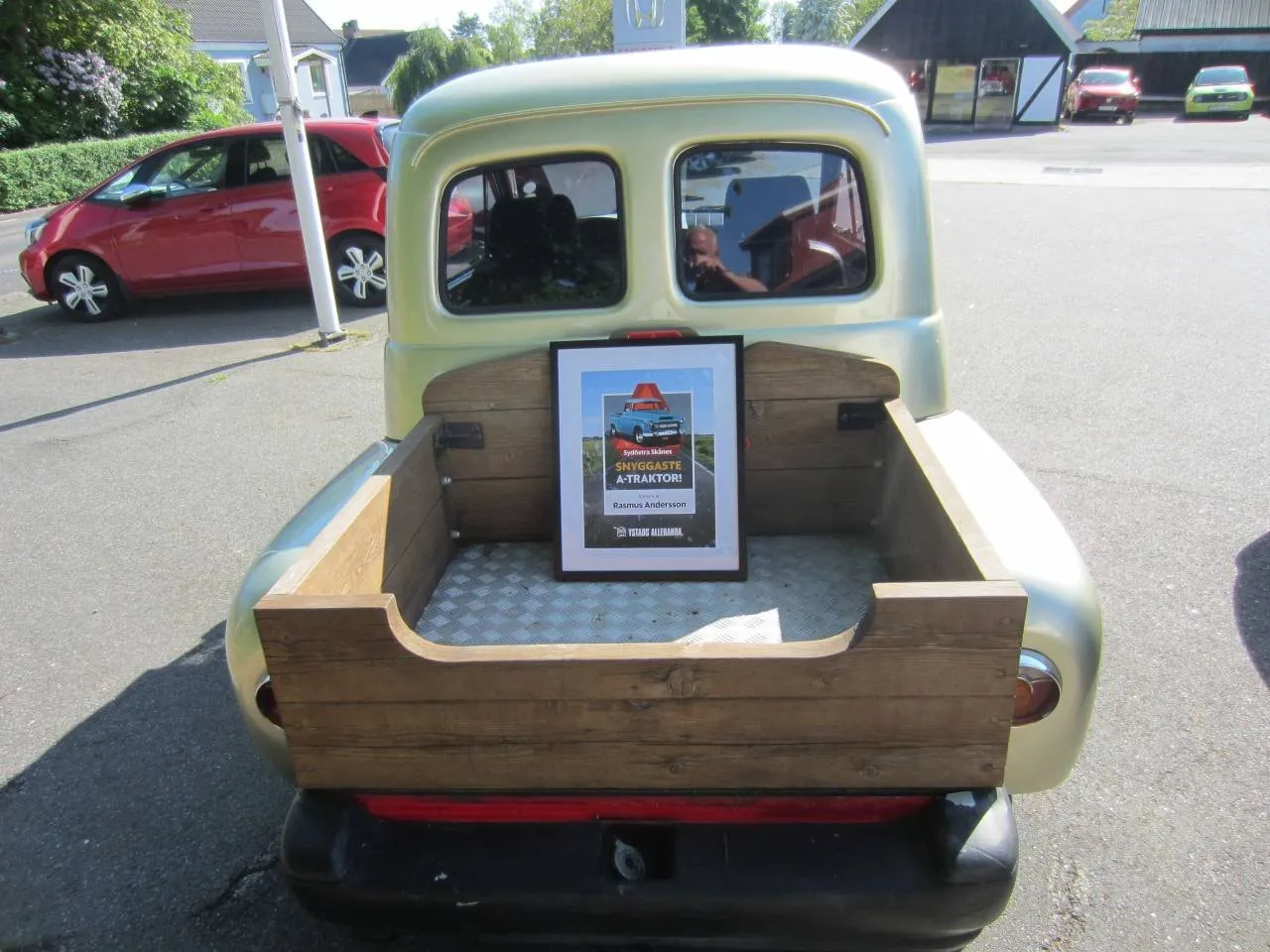 Vehicle image 4