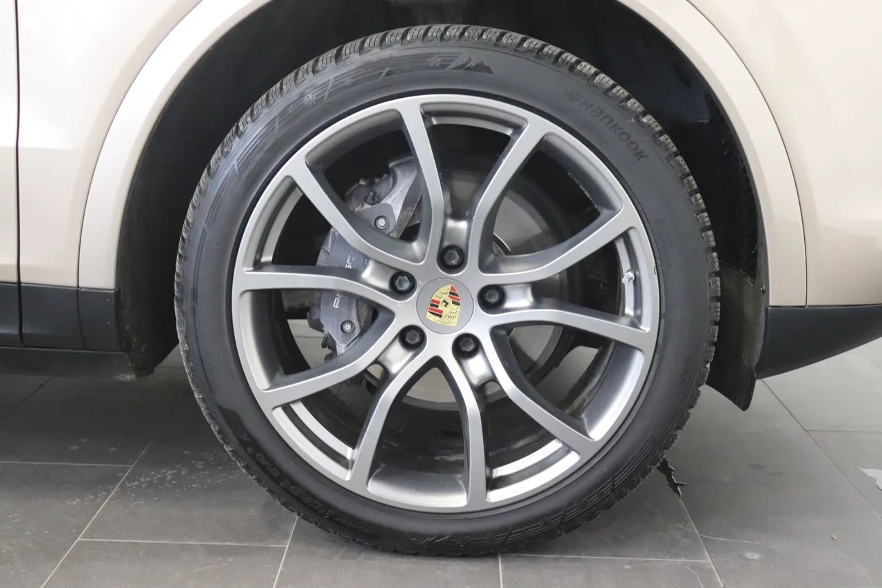 Vehicle image 21