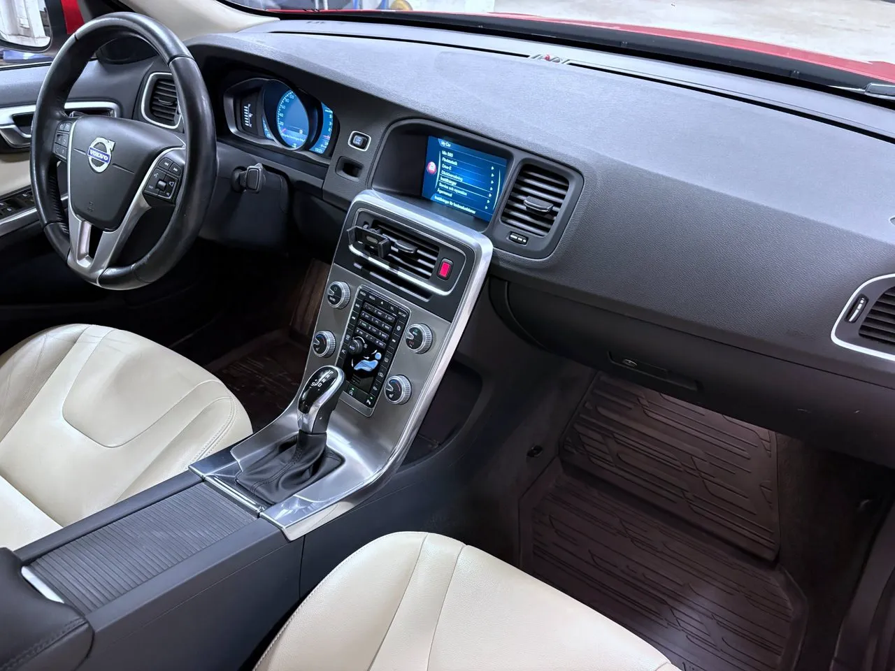 Vehicle image 18