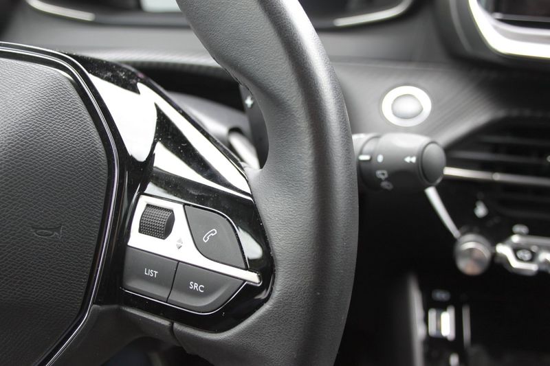 Peugeot 208 bild 16