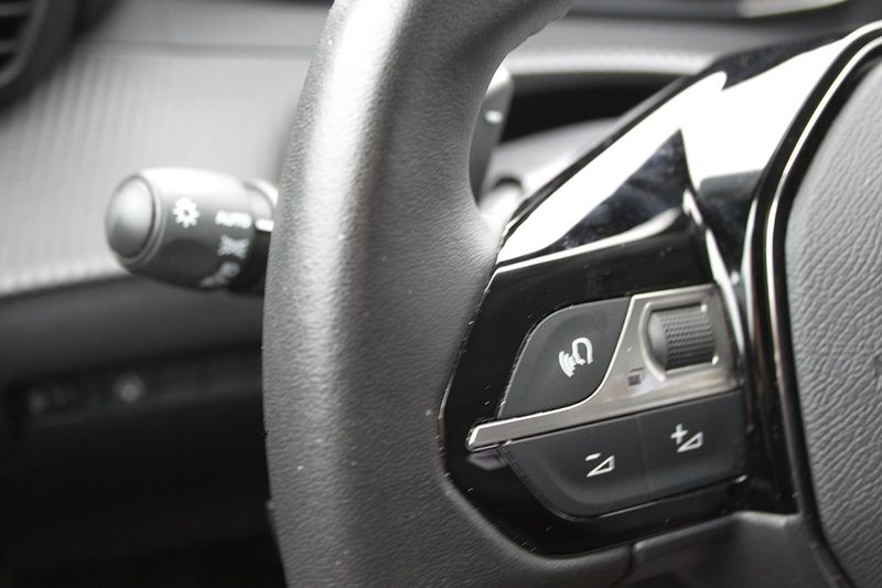 Peugeot 208 bild 14
