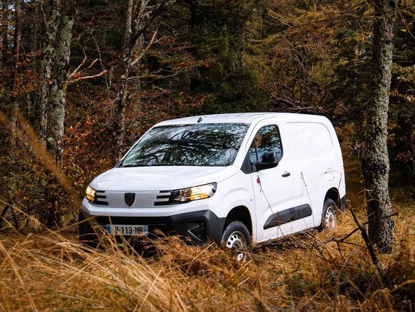 Peugeot Partner PLUS L1 130 hk AUTOMAT 4x4 - FRÅN 419.900:- - 2026