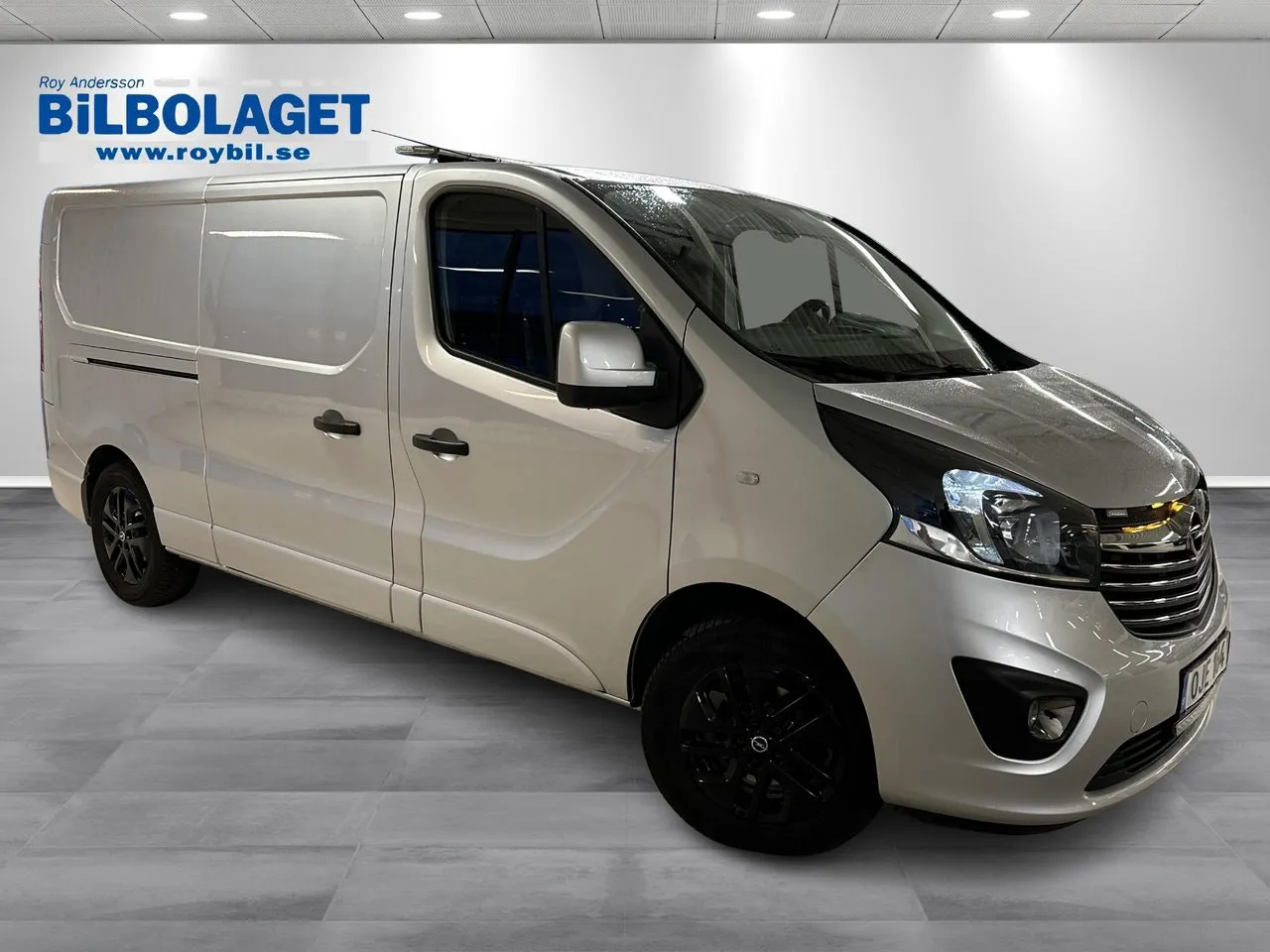Vehicle image 12