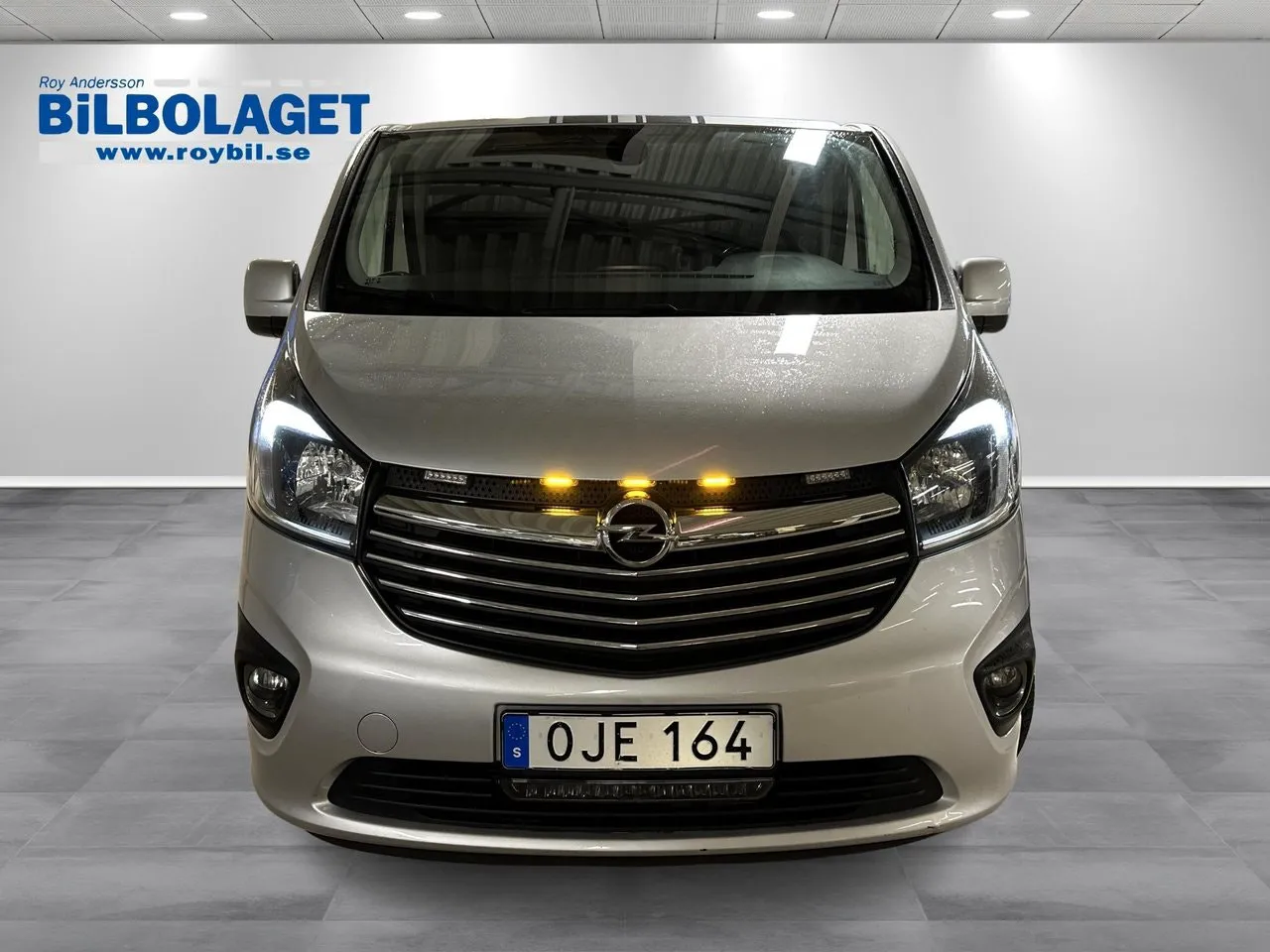 Vehicle image 11