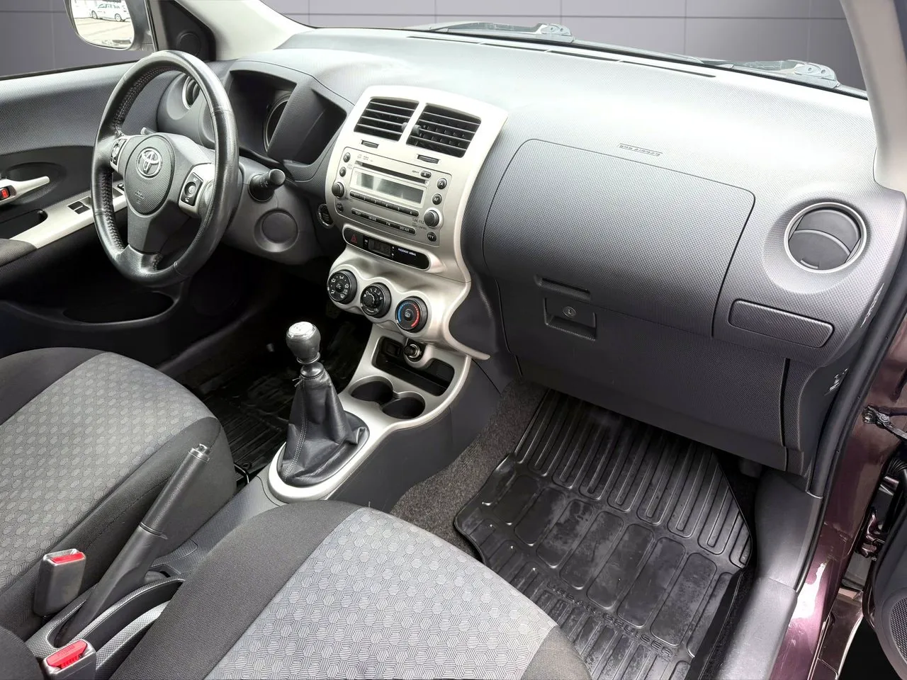Vehicle image 8