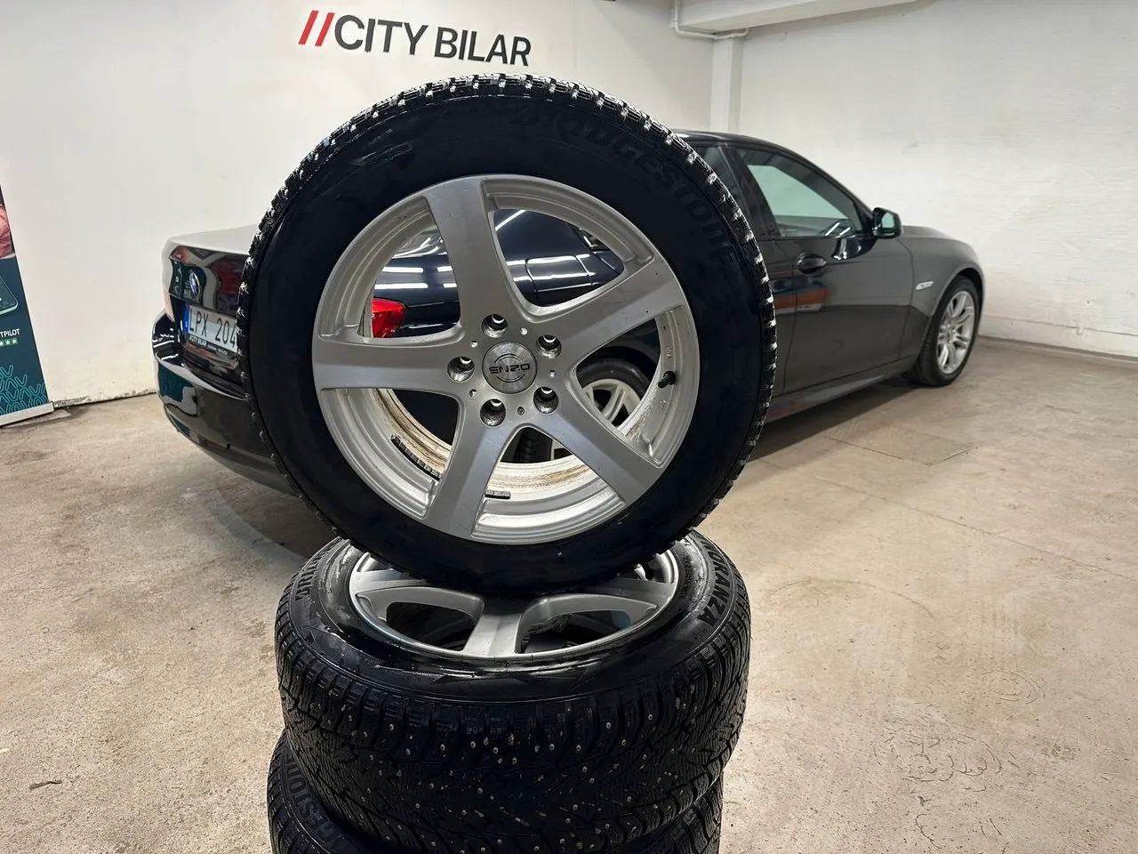 Vehicle image 15
