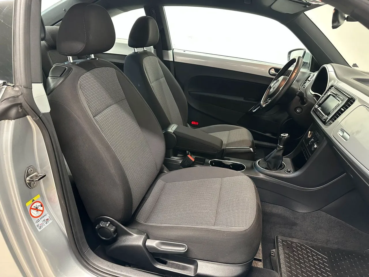 Vehicle image 16