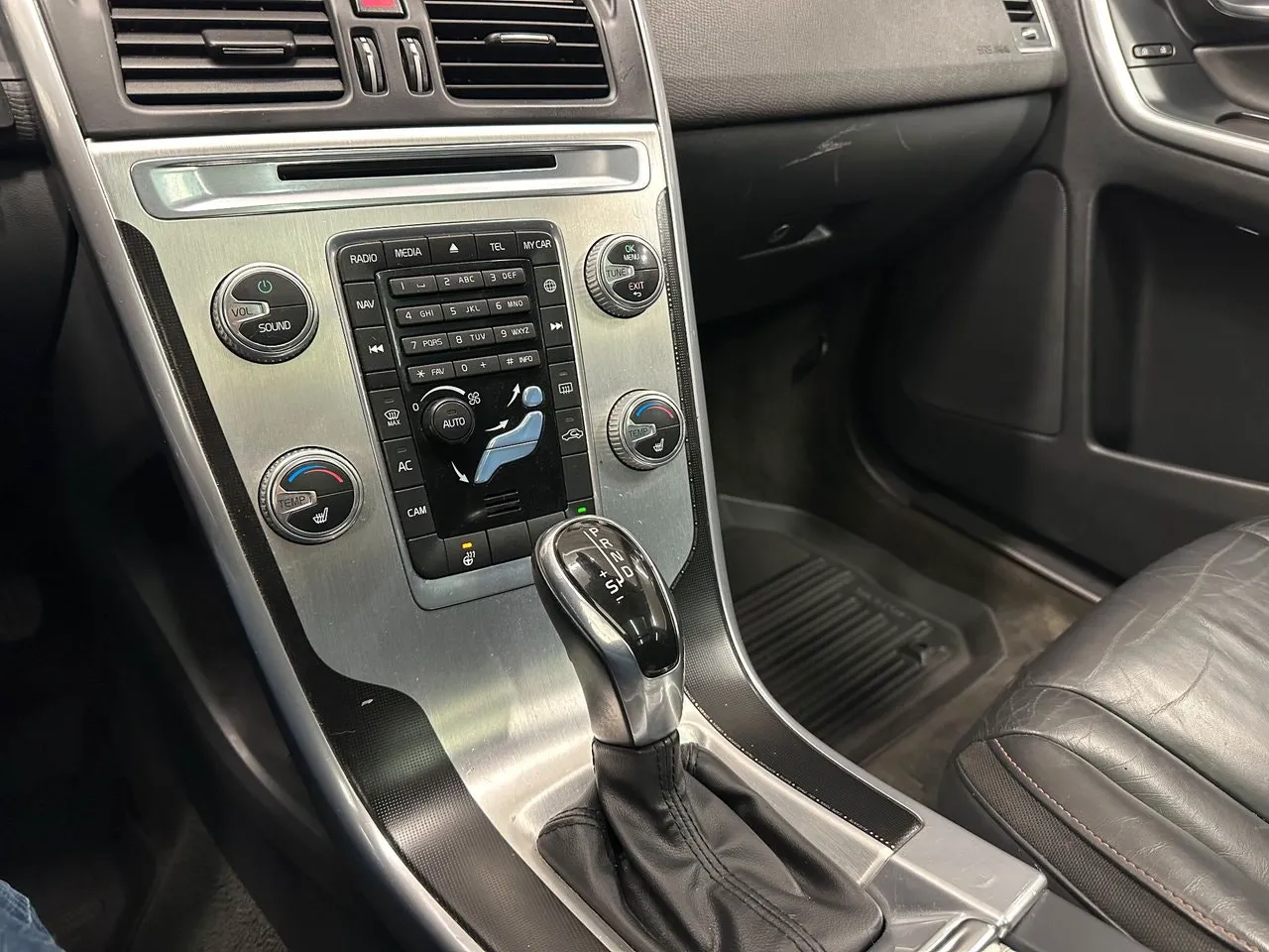 Vehicle image 21