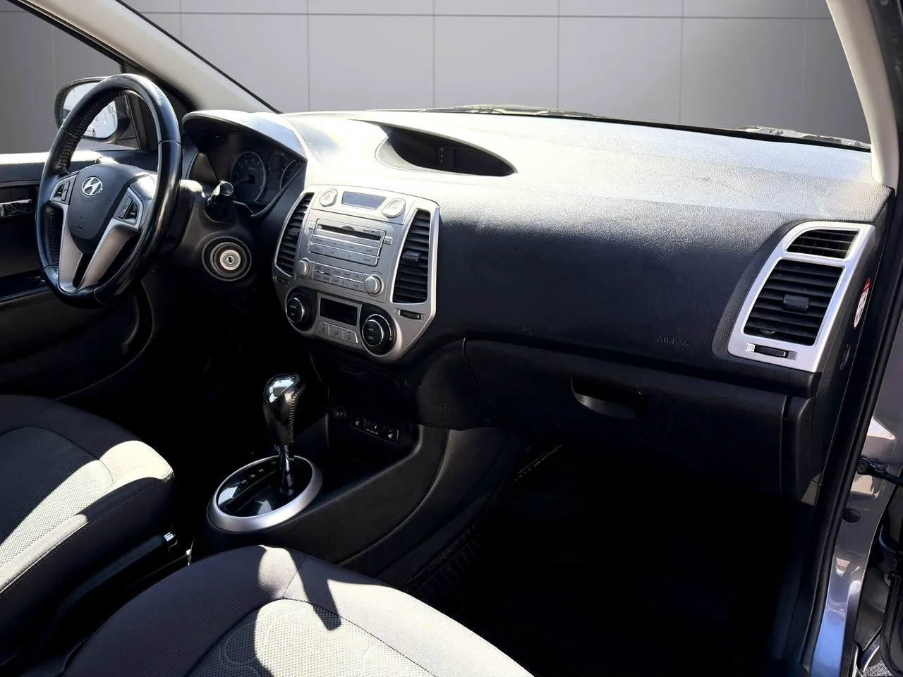 Vehicle image 9