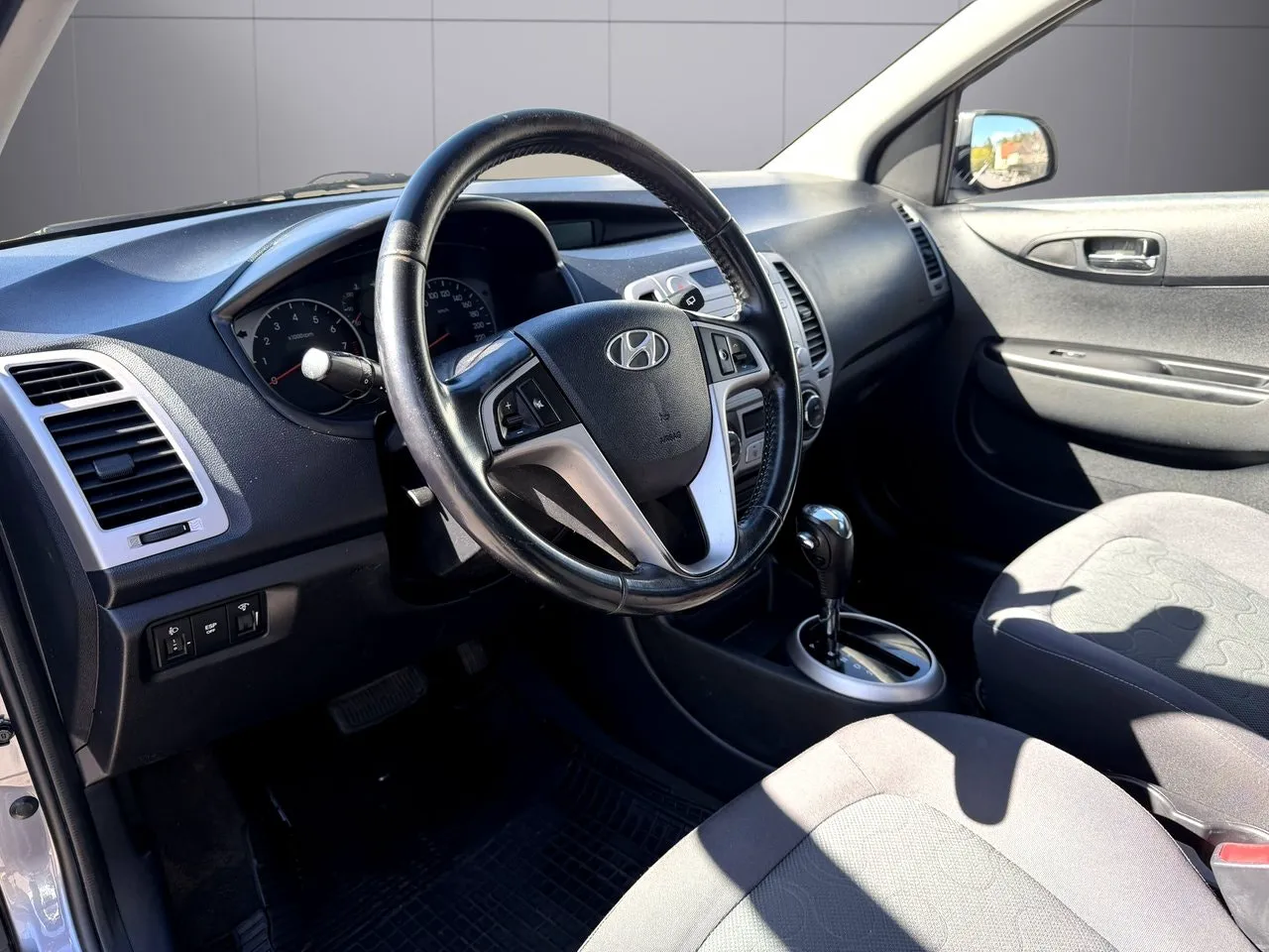 Vehicle image 11